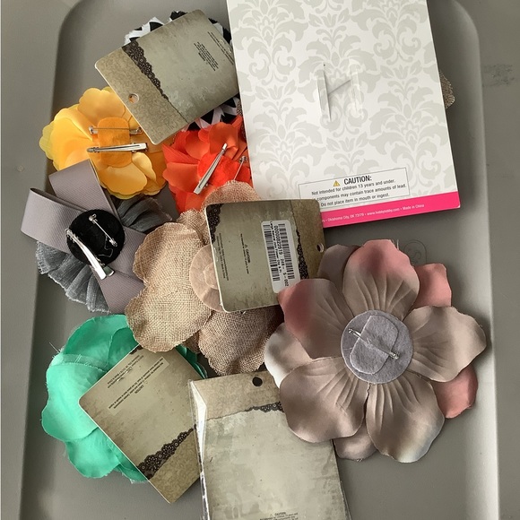NWT Mixed Assortment Flowers Pins Bows Statement Hobby Lobby Craft - Picture 2 of 2